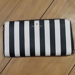 Britton Place Lacey zip around wallet